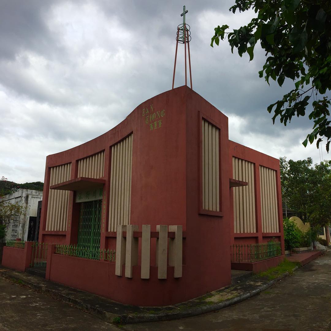 tomb at Manila Chinese Cemetery