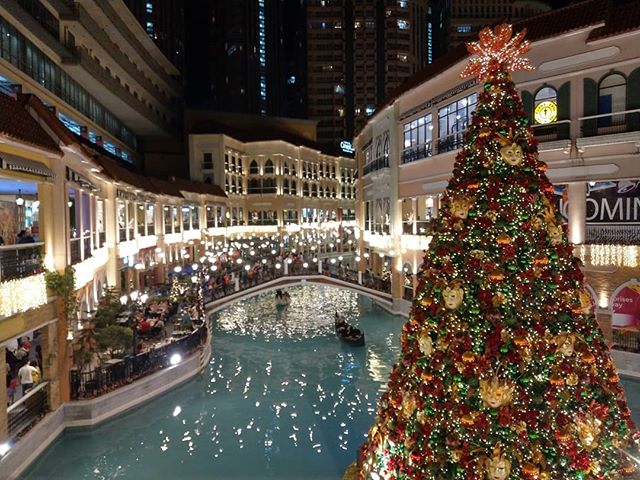 First floating Christmas tree in the Philippines