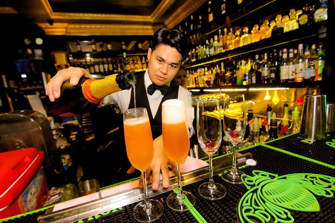 themed bars makati the penthouse 8747