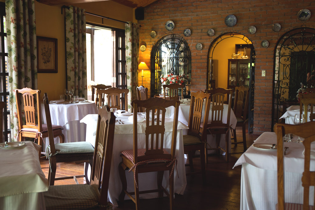 Rustic dining at Lemuria Gourmet Restaurant