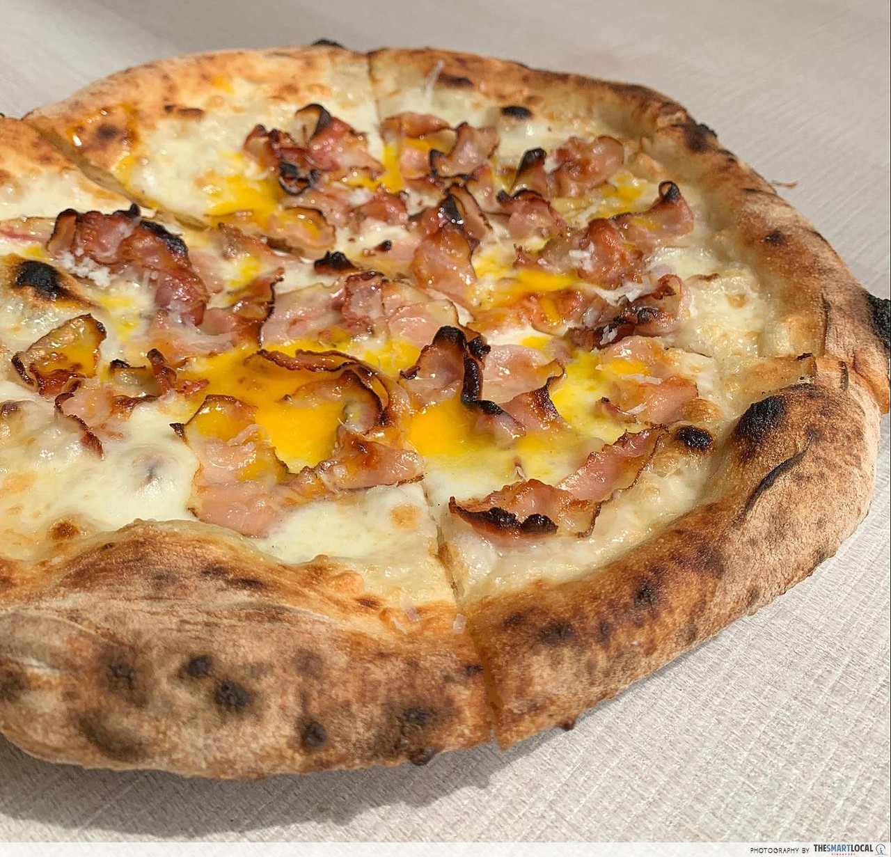 carbonara pizza at a mano italian restaurant