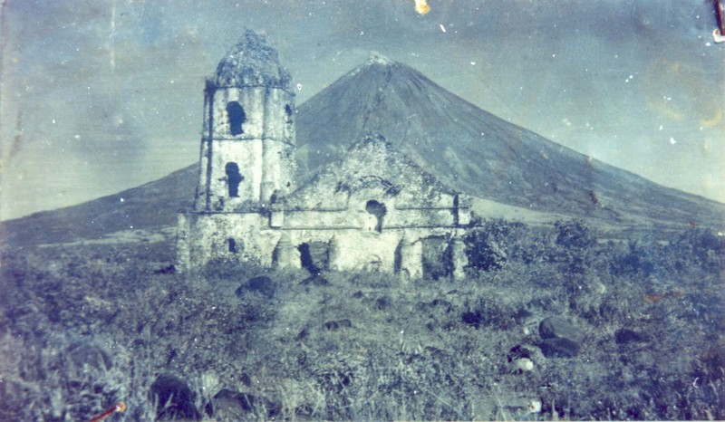 Ruins of the Cagsawa Church before the facade collapsed, circa 1960
