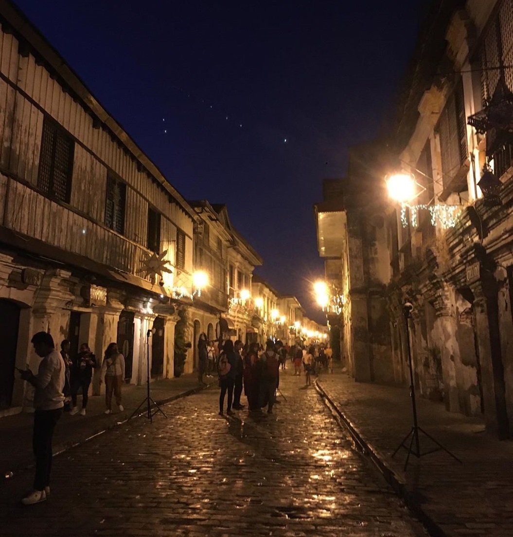 Calle Crisologo in Vigan at night