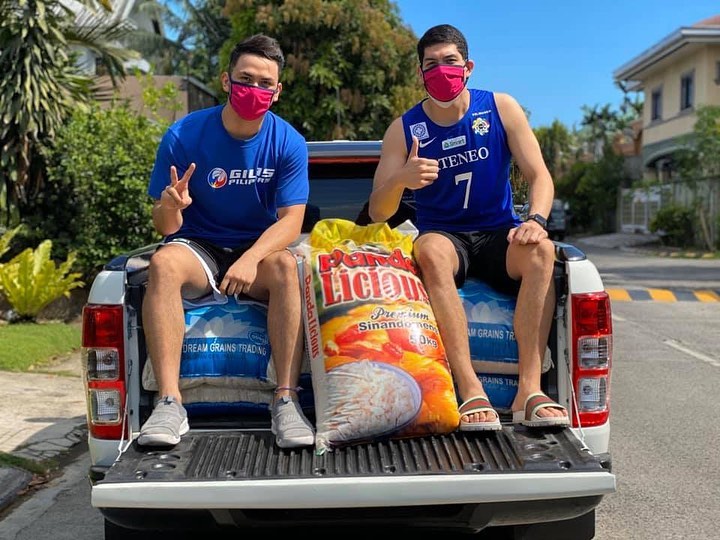 Nieto twins on top of a pick-up bearing 14 sacks of rice to be handed out to Cainta’s residents. 