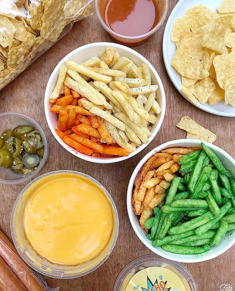 fries with different flavors and dips