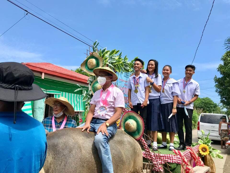 Improvised stage pulled by a carabao