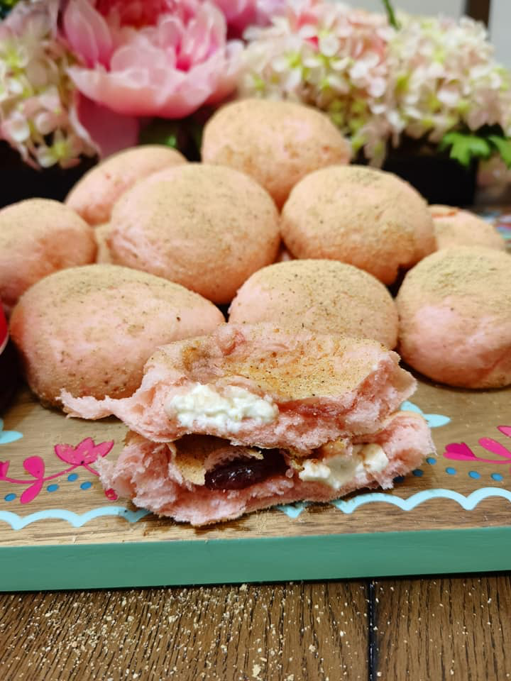 pink strawberry pandesal 