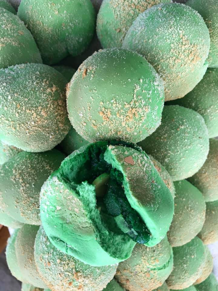 green pandan pandesal