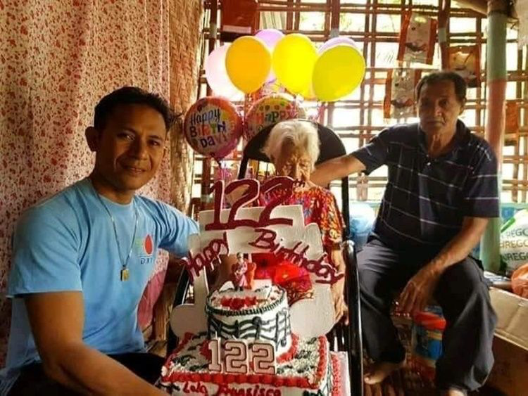 123 years old lola