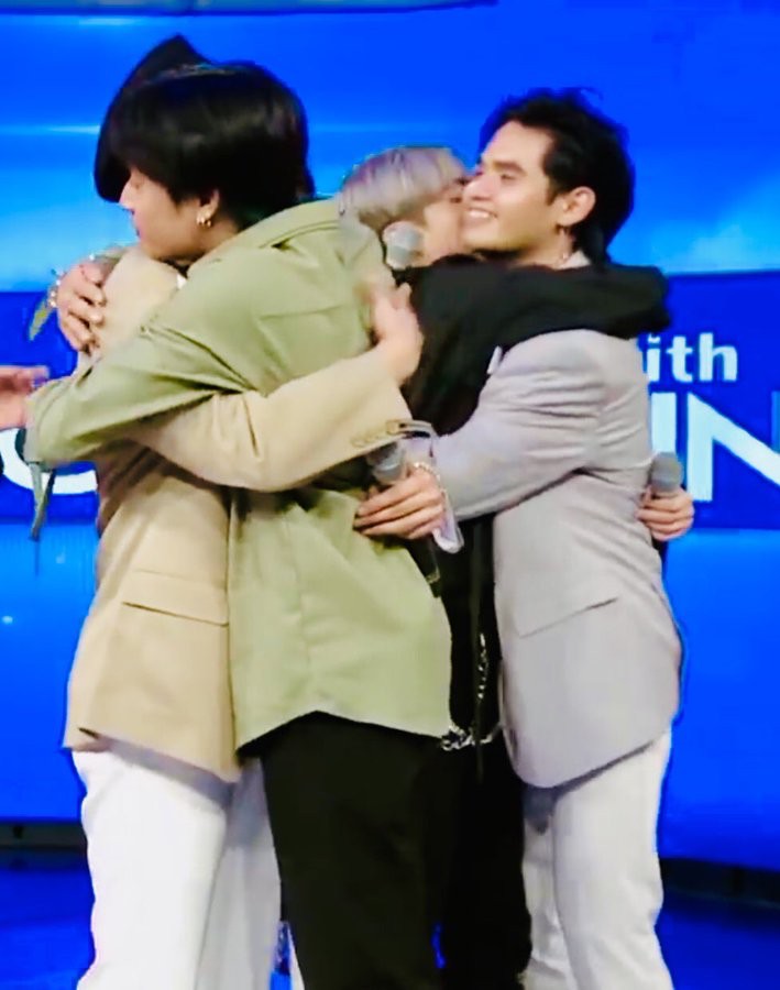 sb19 hugging each other