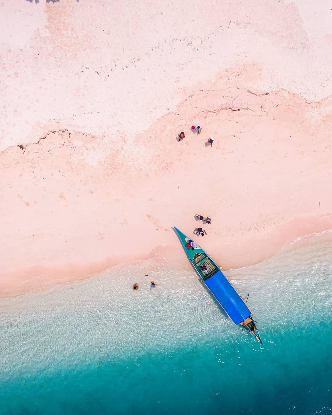 Philippine islands - Pink sand of Great St. Cruz Island