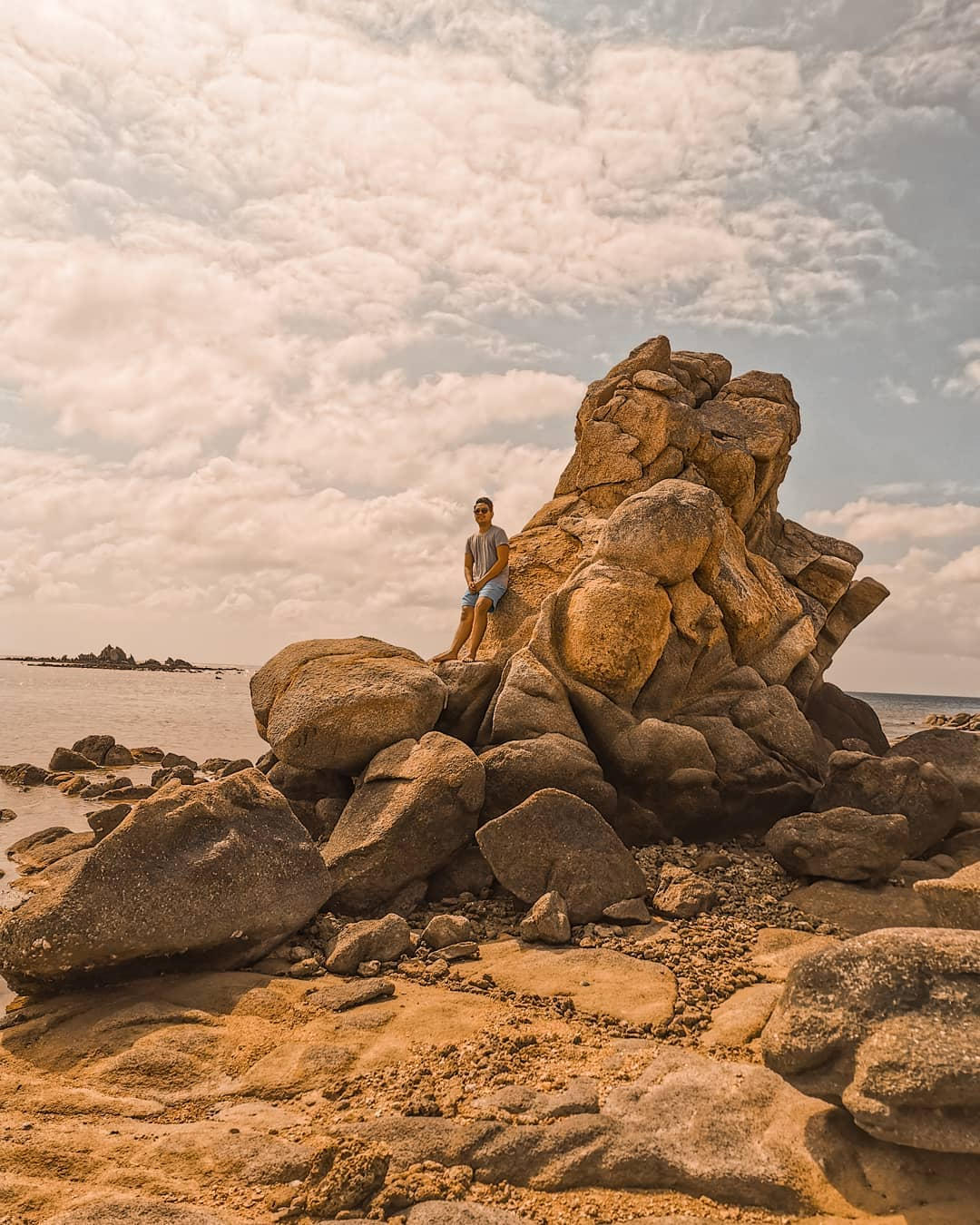 Philippine islands - Rock formations in Lubang Island