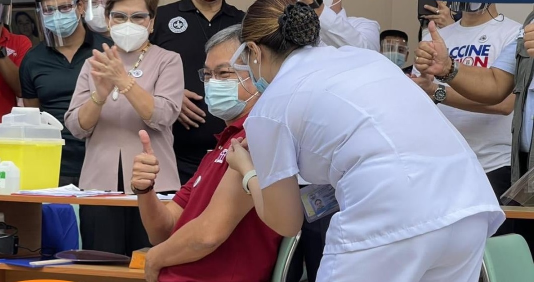 COVID-19 vaccines Philippines - Dr. Gerardo “Gap” Legaspi getting his vaccine