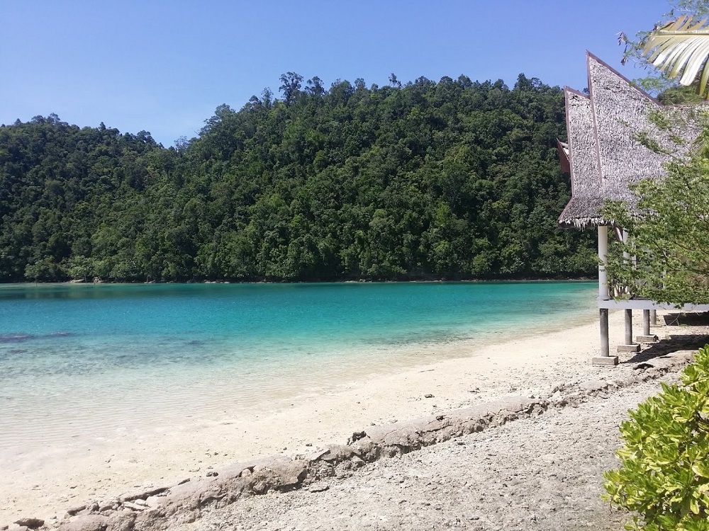 white sand beaches in the philippines - bucas grande beach