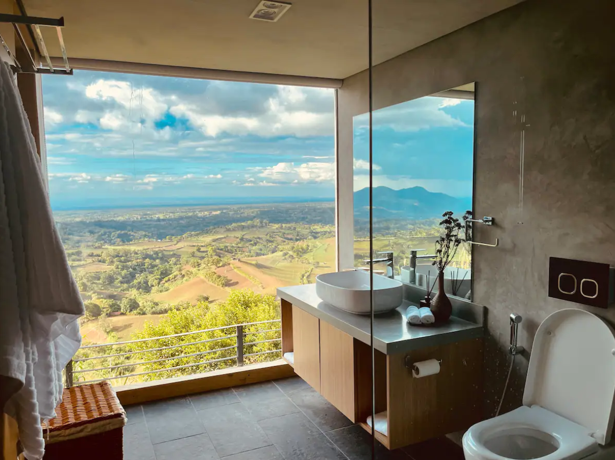 Camper and Cabin - bathroom 