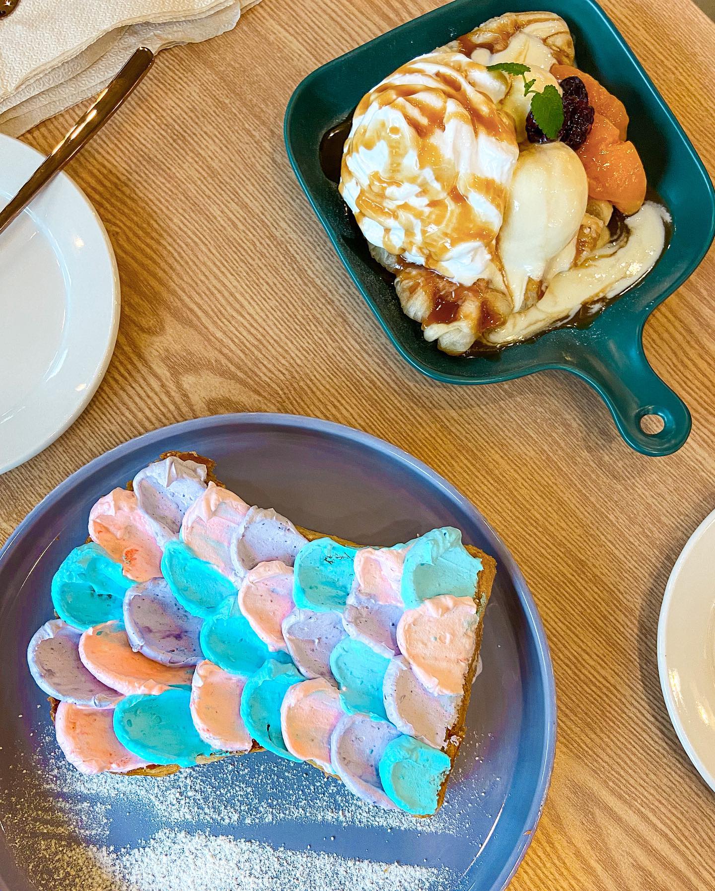 Seollem Cafe - Mermaid Toast and Fruits & Cream Toast
