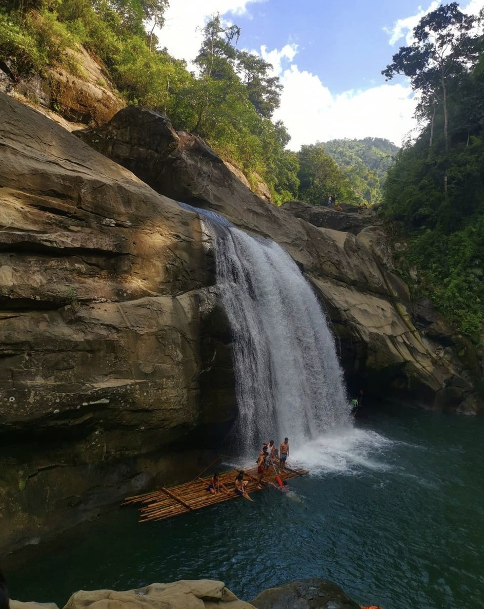 Tangadan Falls - raft boat