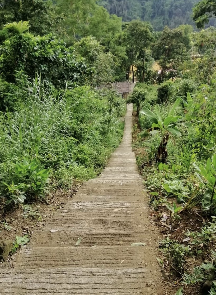 Tangadan Falls - trek down to the falls