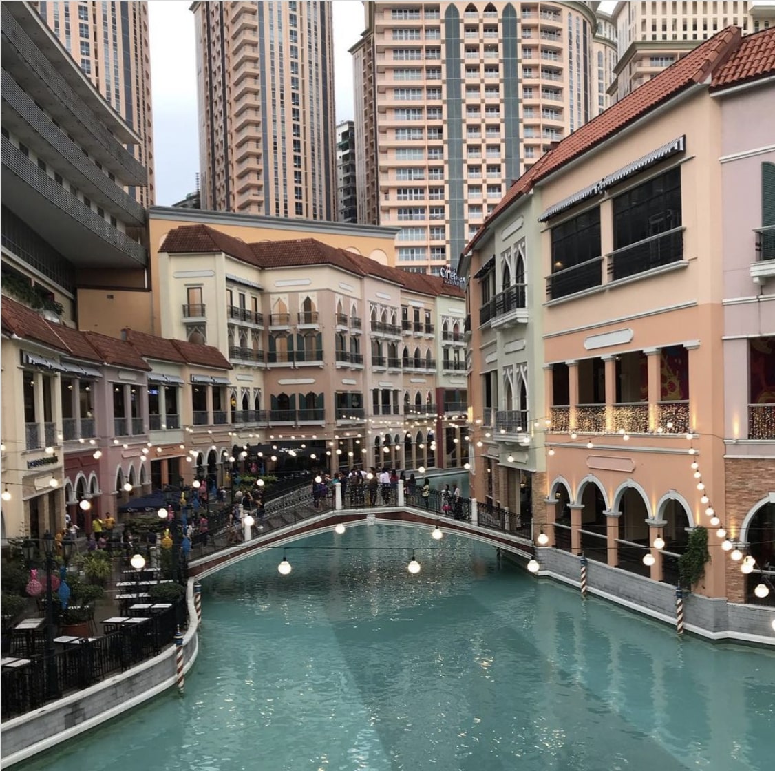 approved locations for kids - venice grand canal mall