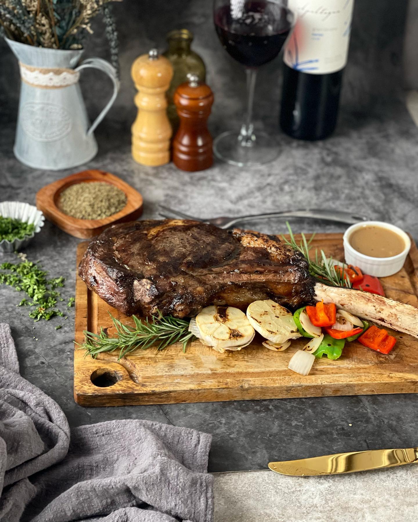 Le Maison De Yelo Lane - Tomahawk Steak