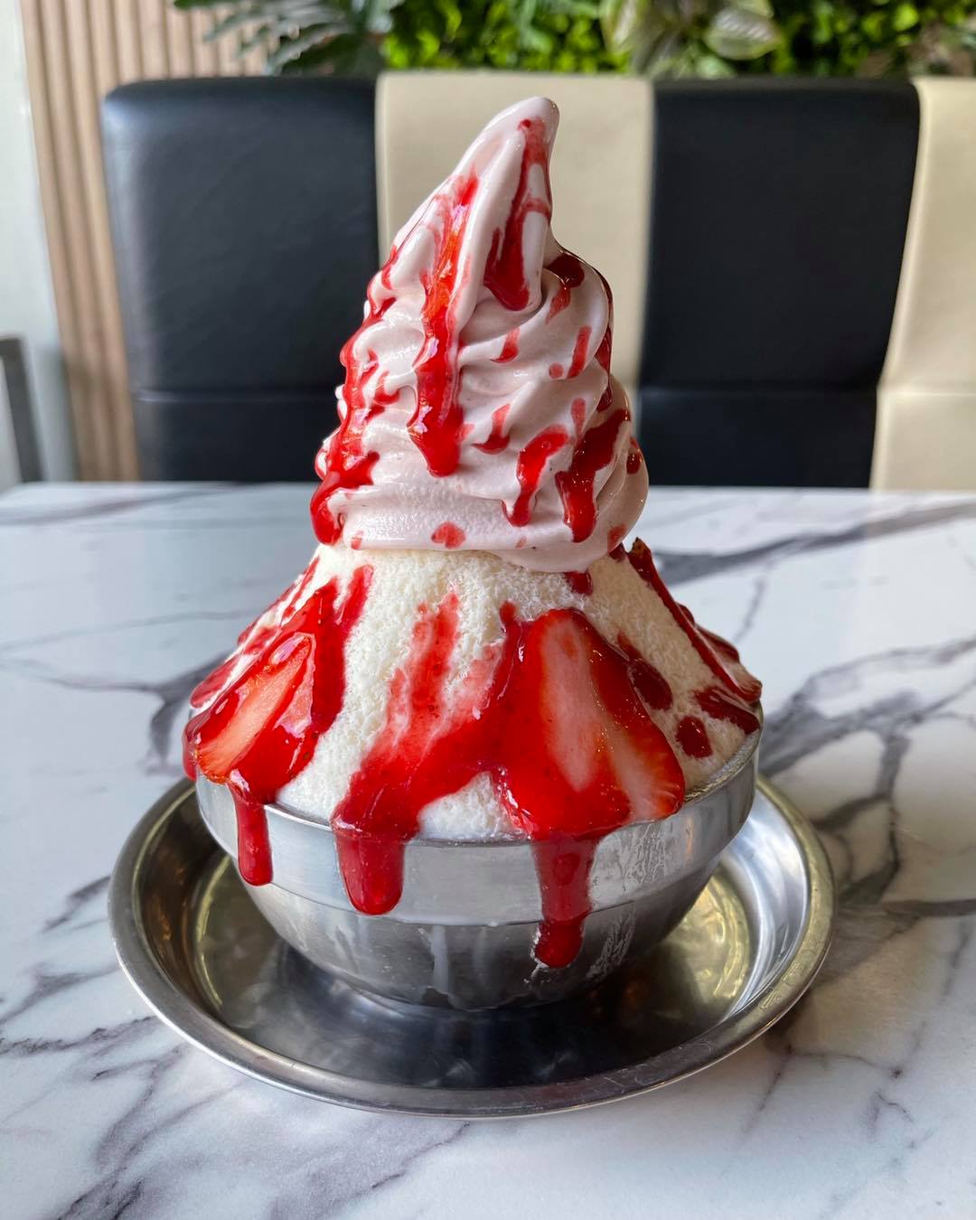 Strawberry bingsu