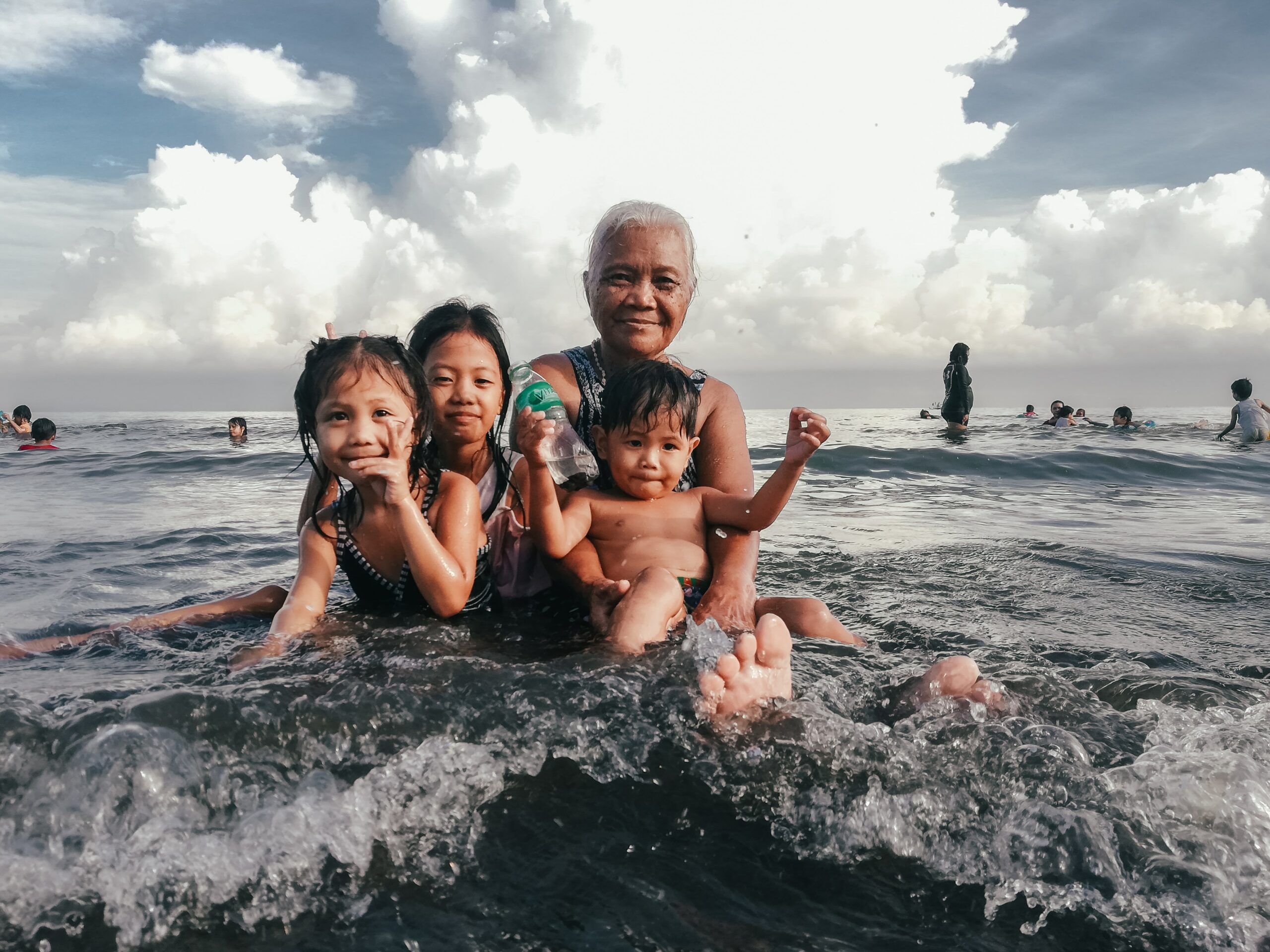 Filipino etiquette tips - a lola with her grandkids