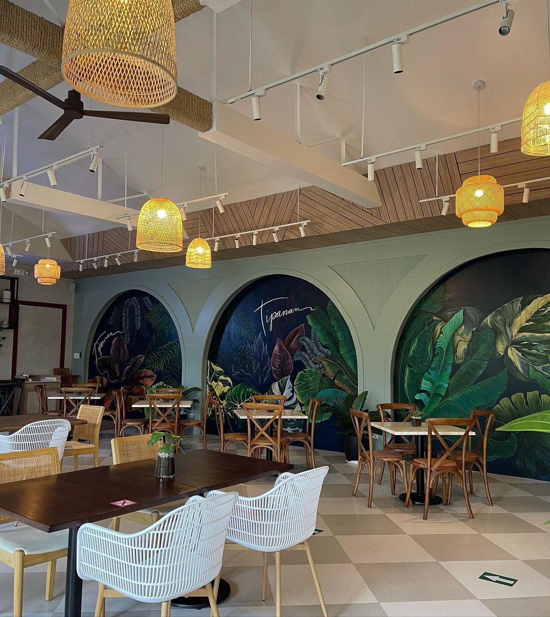 Tipanan Restaurant - tropical mural