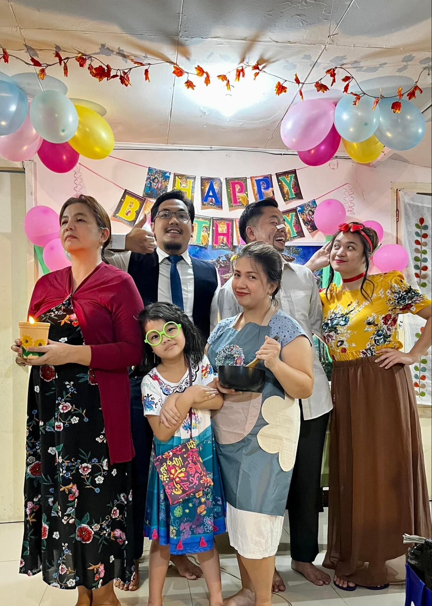 Mom throws daughter Encanto-themed birthday party - Madrigal family group photo