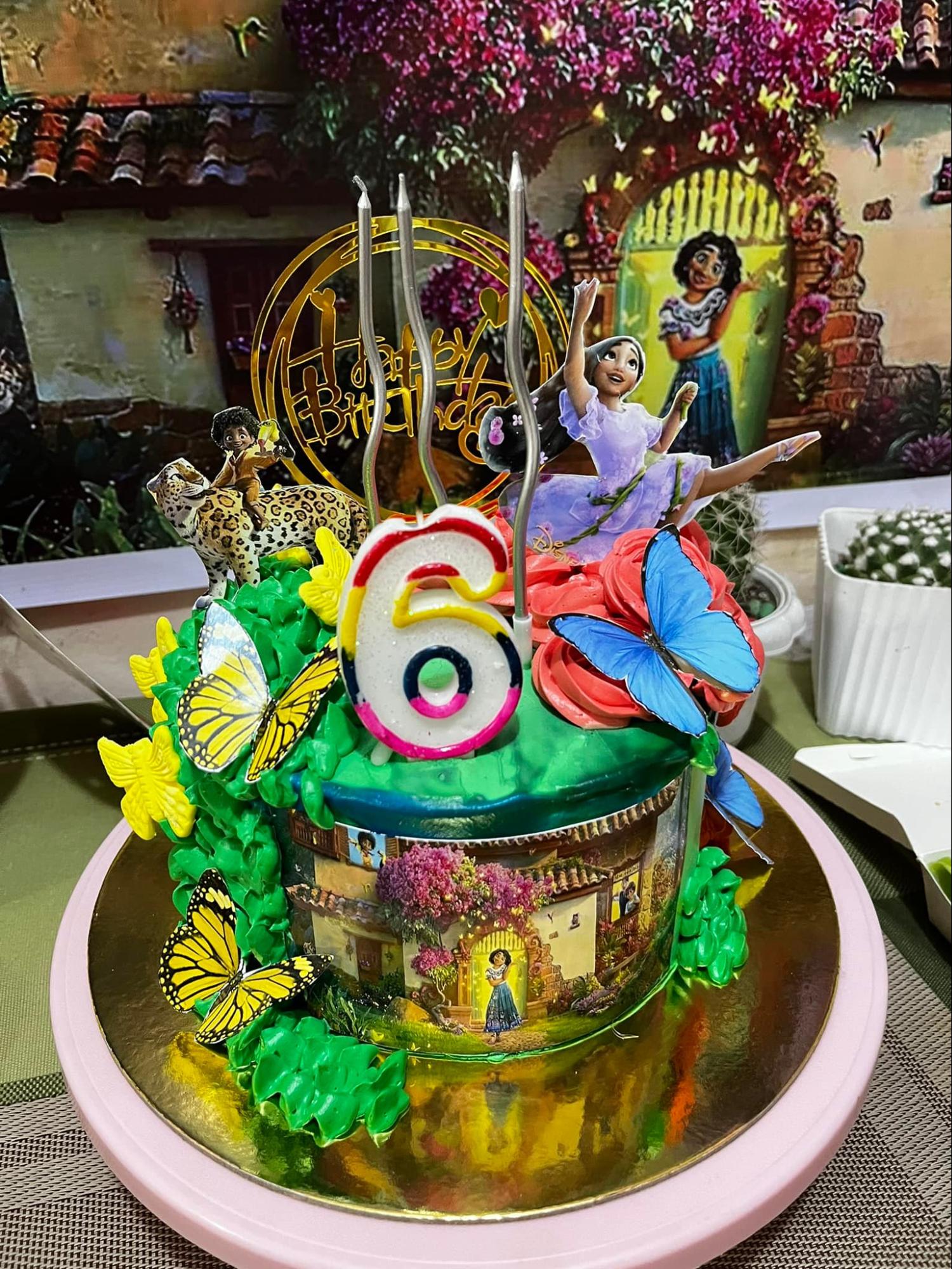 Mom throws daughter Encanto-themed birthday party - Encanto-themed birthday cake