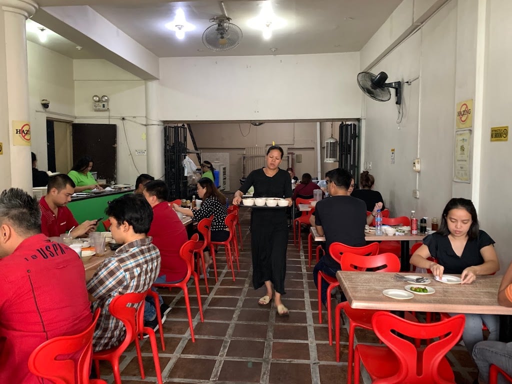 makati city restaurants - lady serving bowls of kansi