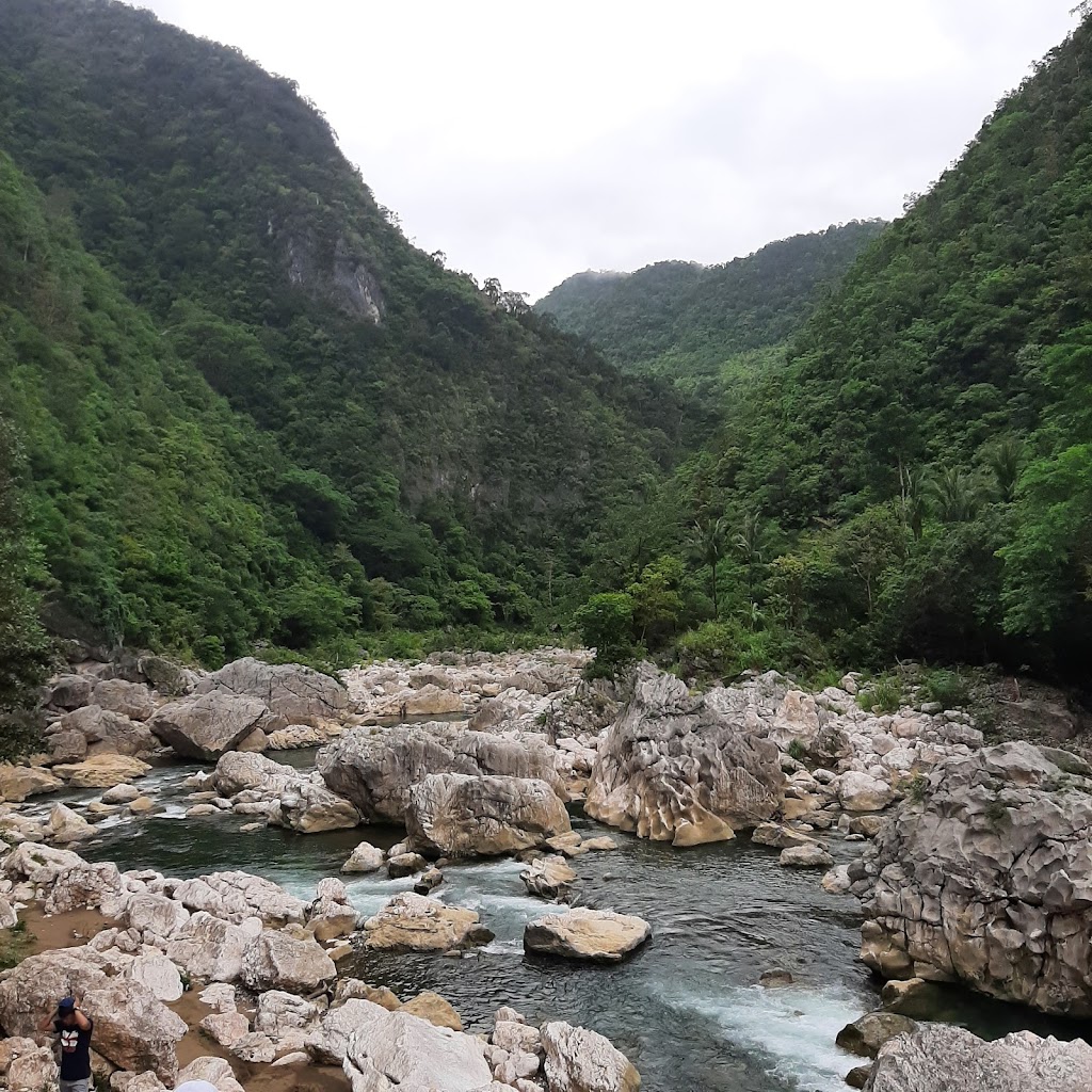 Camp Agos Daraitan - rock formations