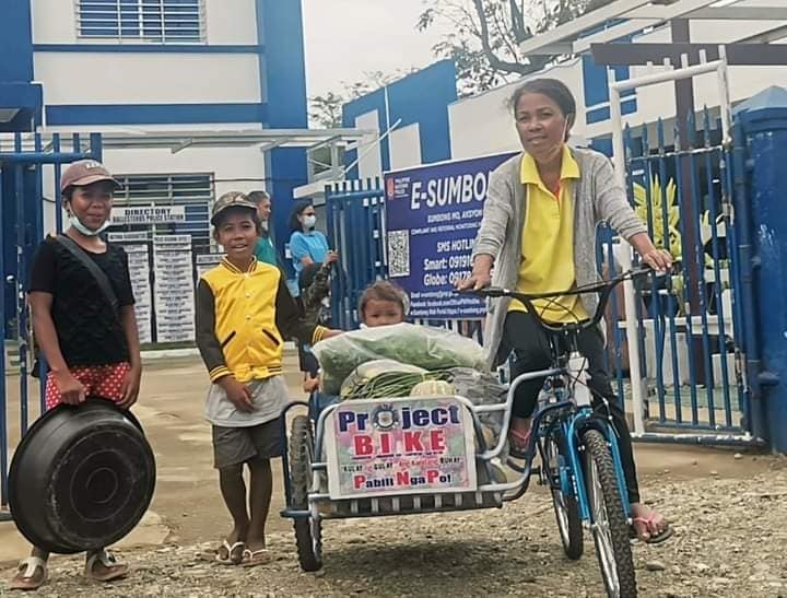 Cops From Cagayan Buy A Bicycle & Sidecar For Aeta Vegetable Vendors - bicycle and sidecar with Maylin Corpuz and daughter