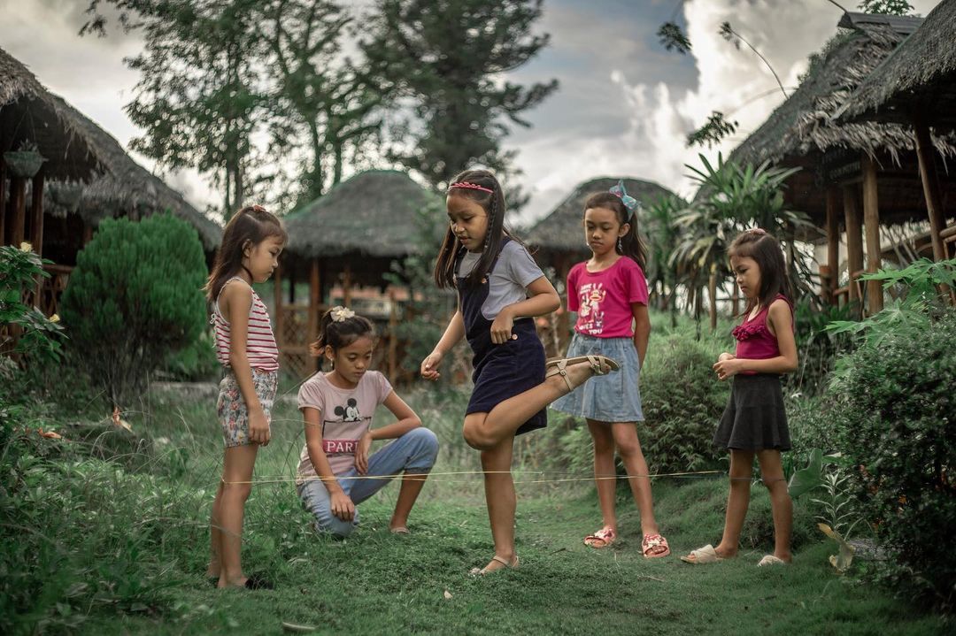 Filipino childhood games - chinese garter