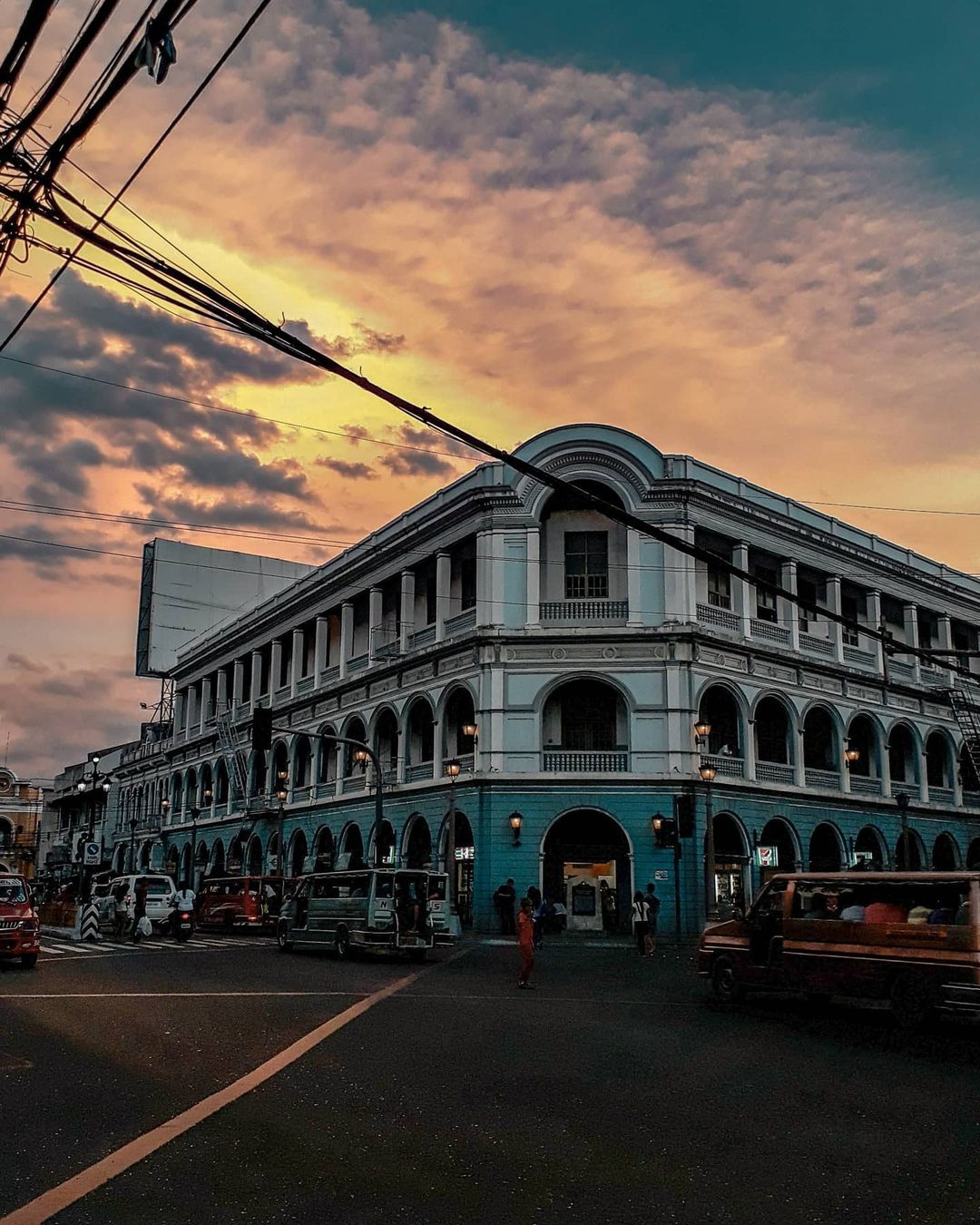 things to do in iloilo - calle real