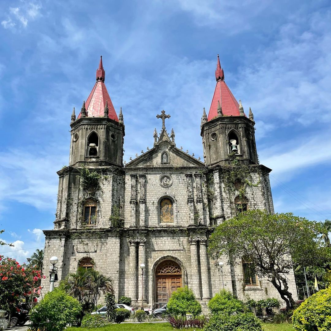 things to do in iloilo - molo church