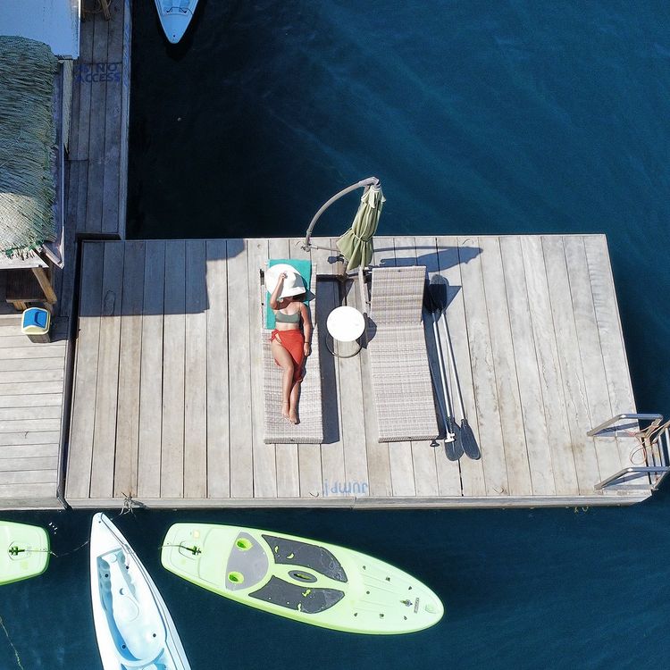 Paolyn Glass Houseboat - floating deck for sunbathing