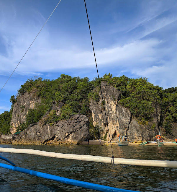 Borawan Beach cliffs