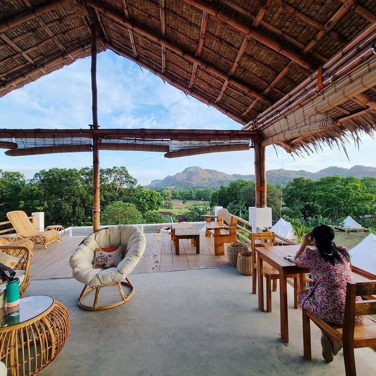 dining area with a mountain view