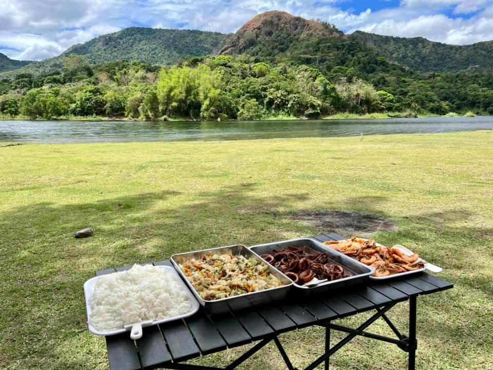 lake mapanuepe with food