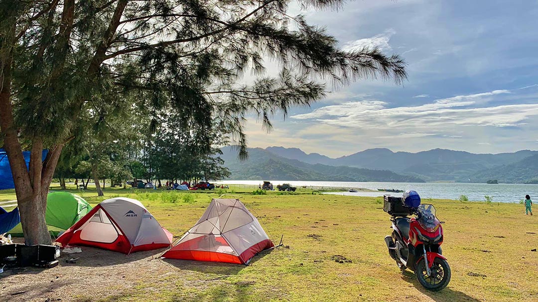 mapanuepe lake in zambales camping