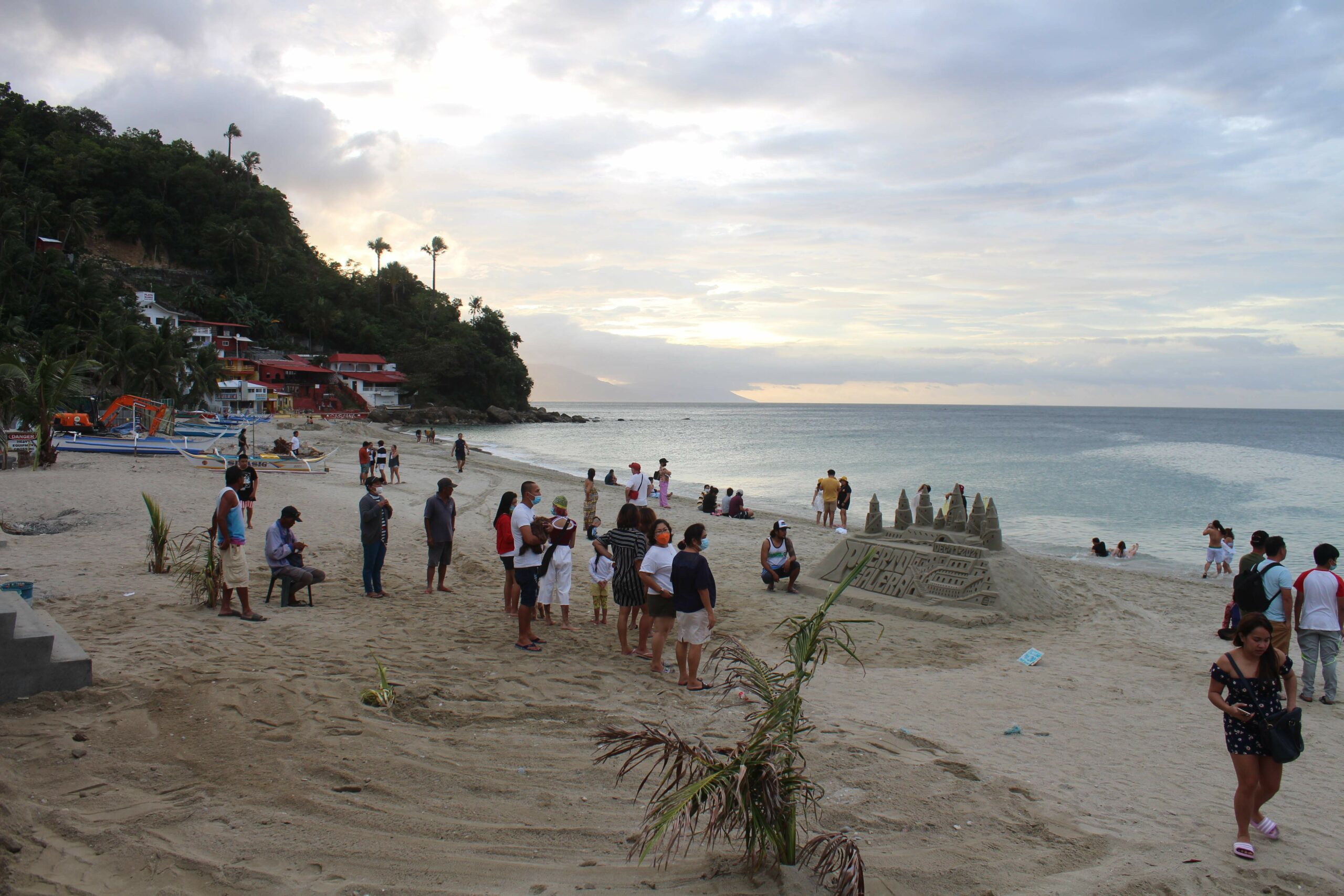 Things to do in Oriental Mindoro - resort hopping - White Beach