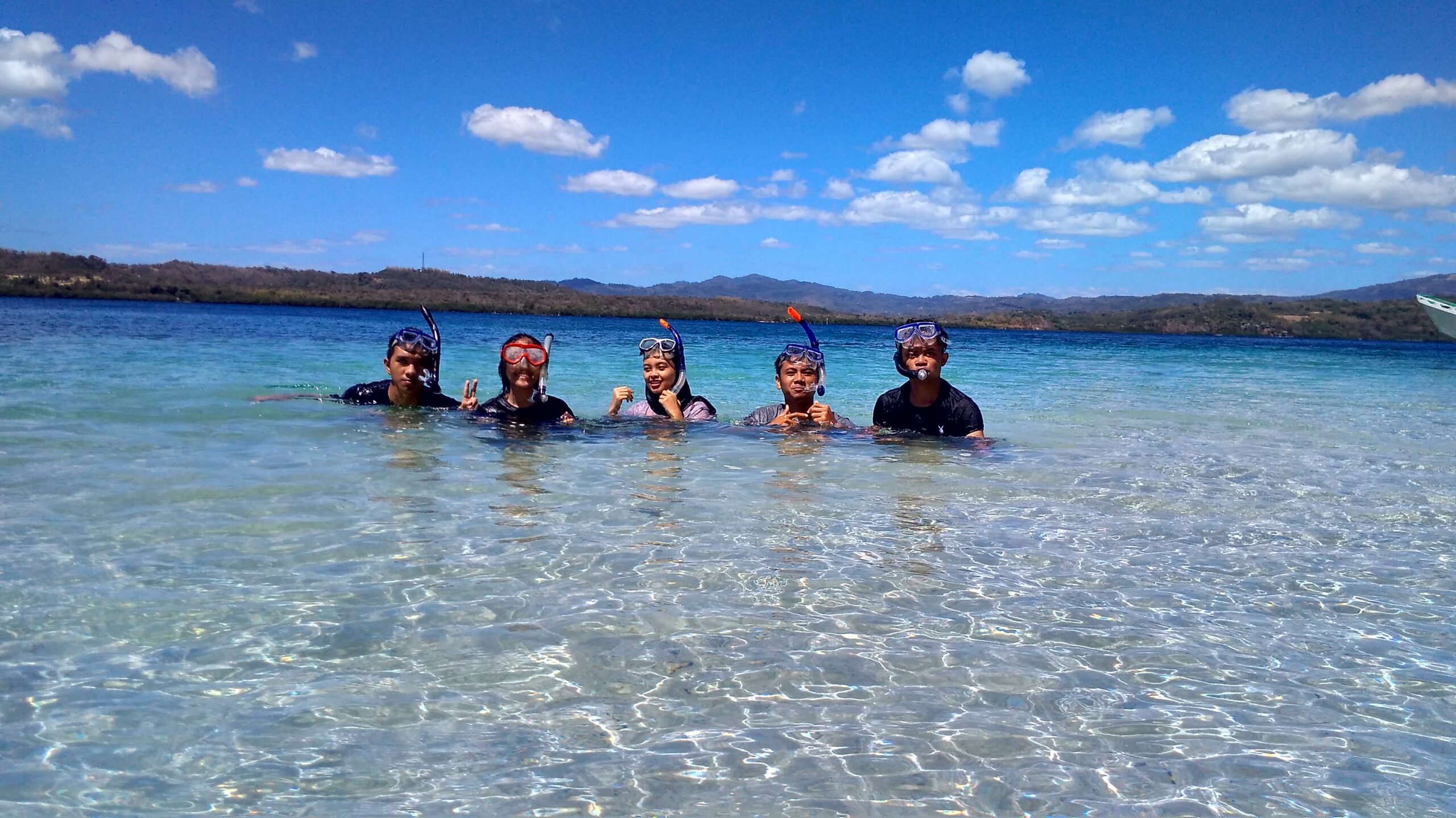 8 Things To Do In Bulalacao - snorkeling, kayaking, scuba diving