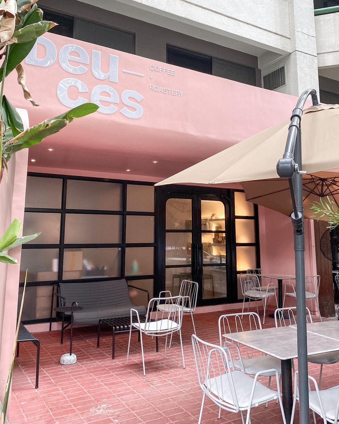 https://thesmartlocal.ph/wp-content/uploads/2022/06/Deuces-Coffee-pink-storefront.jpg