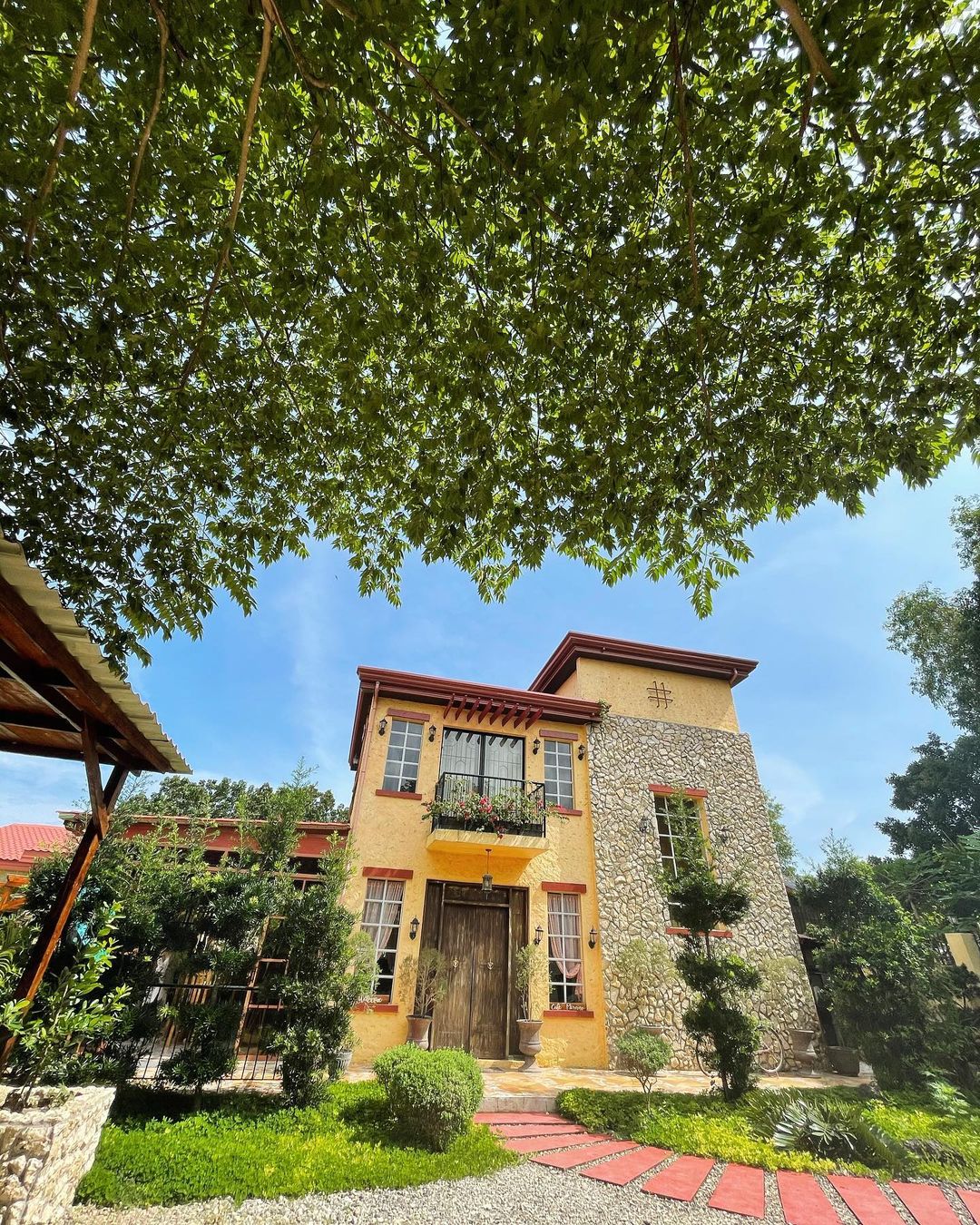 La Casa Di Beatrice In Bohol BnB With Romantic Travel Movie Vibes