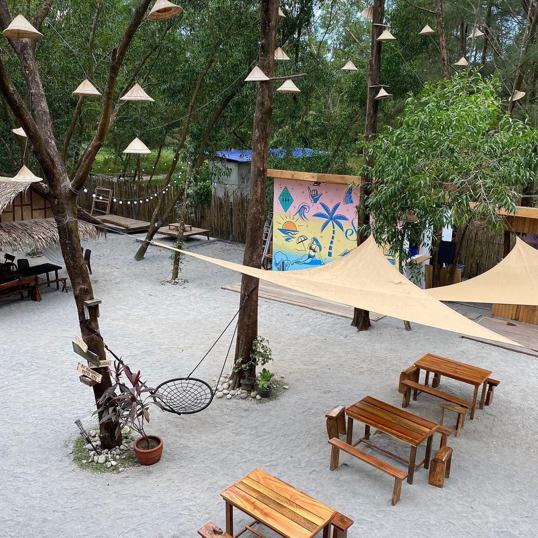 Zambali Villas Beach Resort - outdoor setup and decor