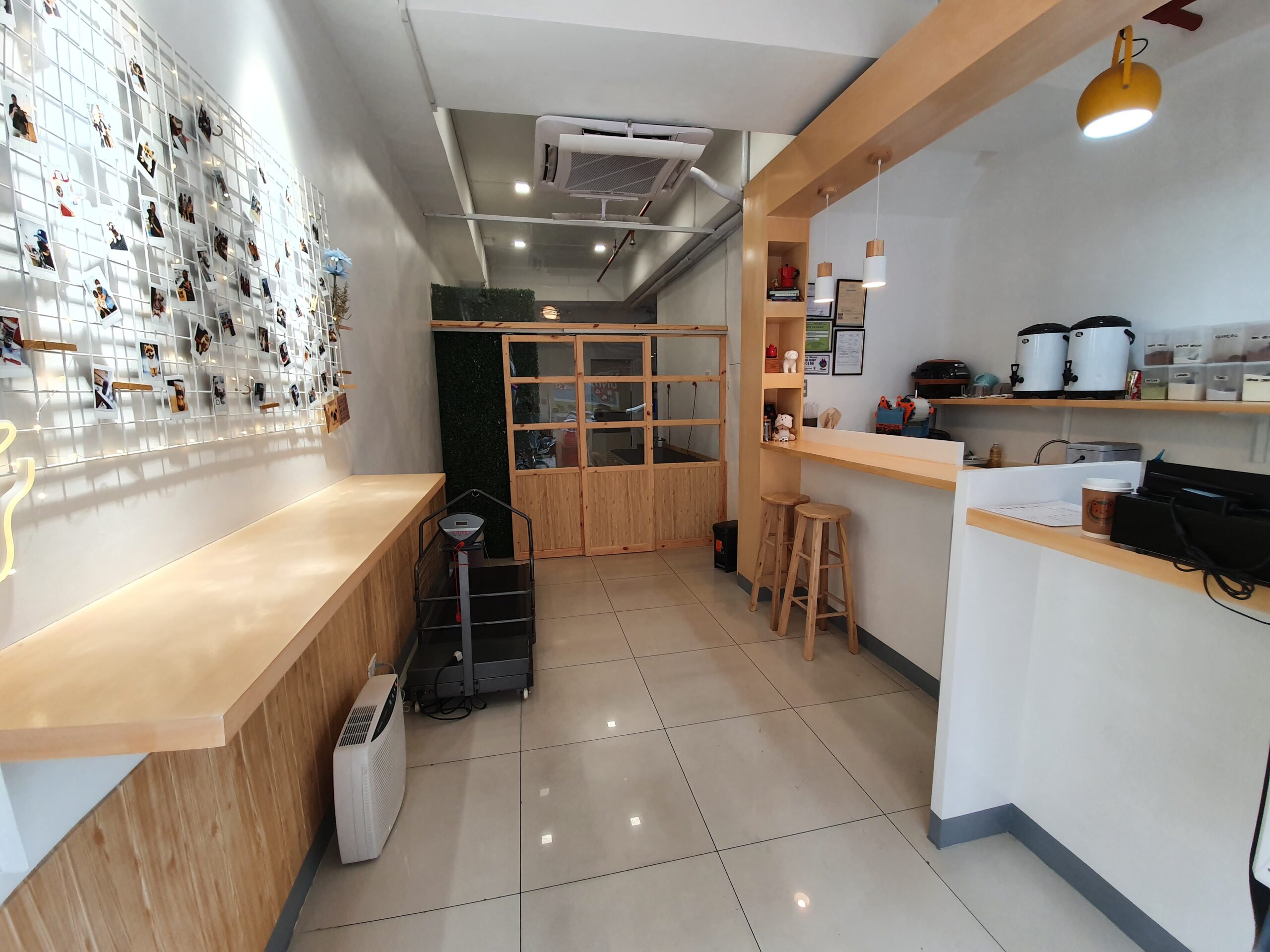 Pet-Friendly Cafes In Metro Manila - Doggo Alley - interior
