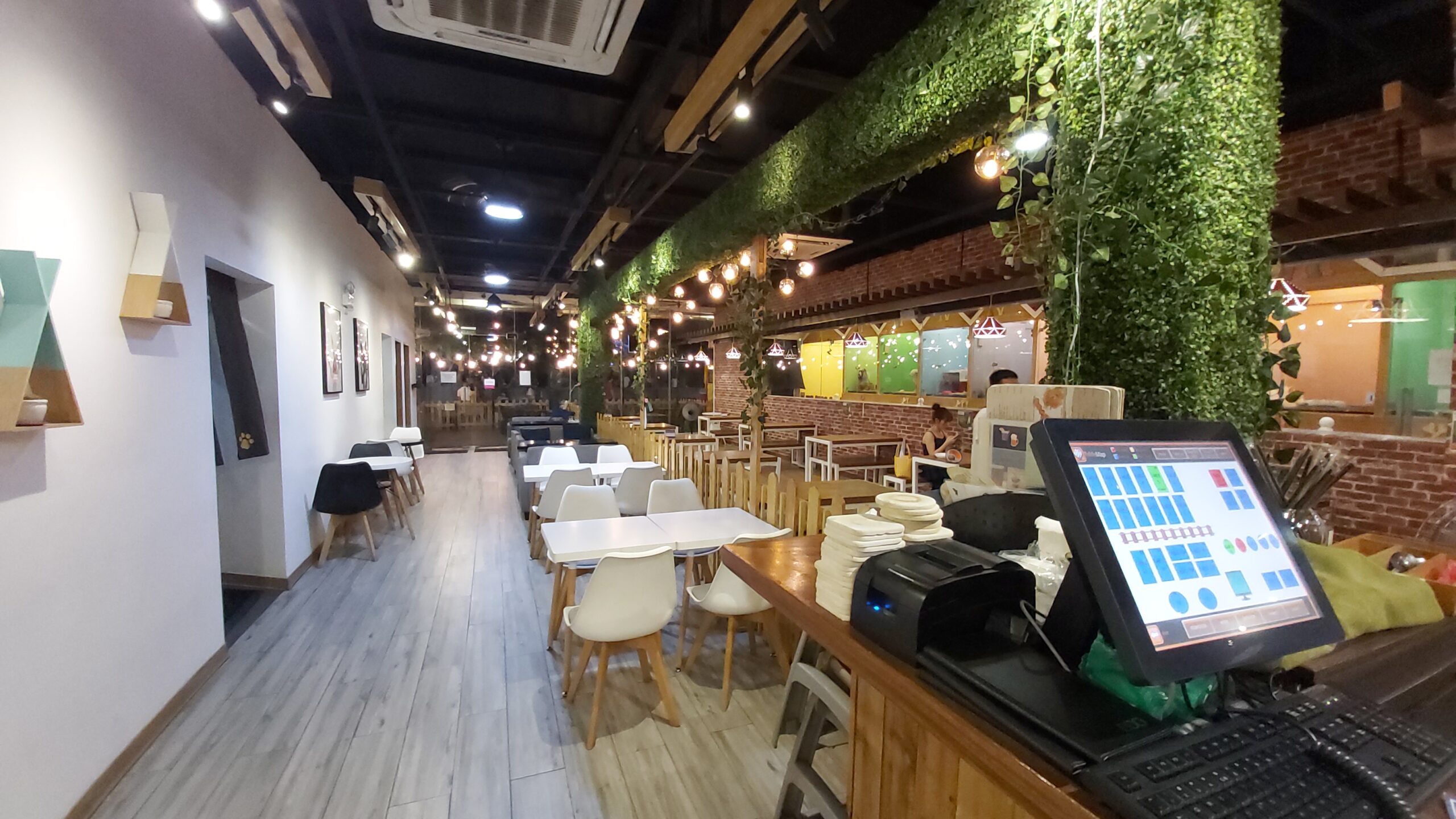 Pet-Friendly Cafes In Metro Manila - The Paw Club Philippines - ambiance