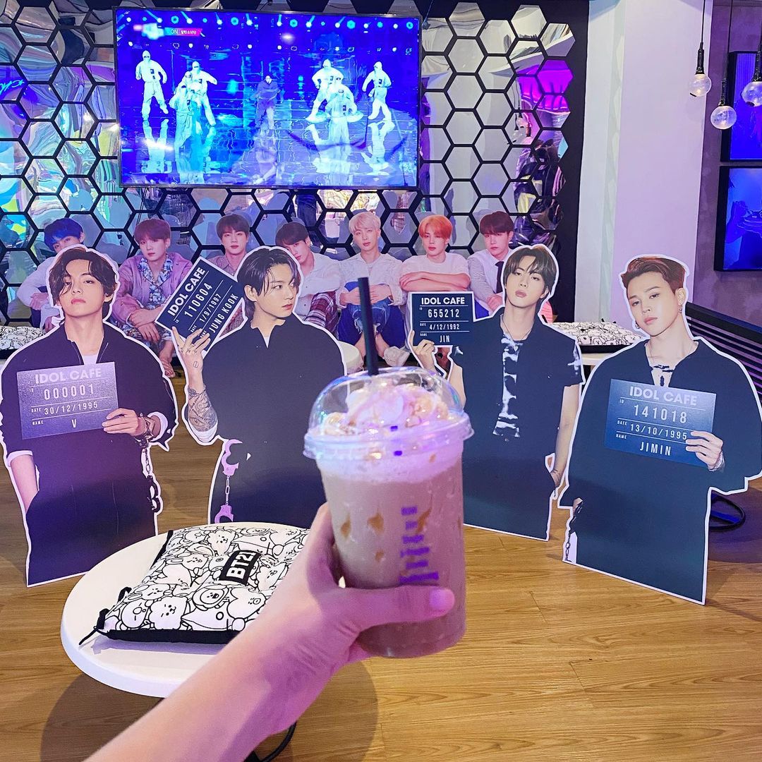 Idol Cafe standees