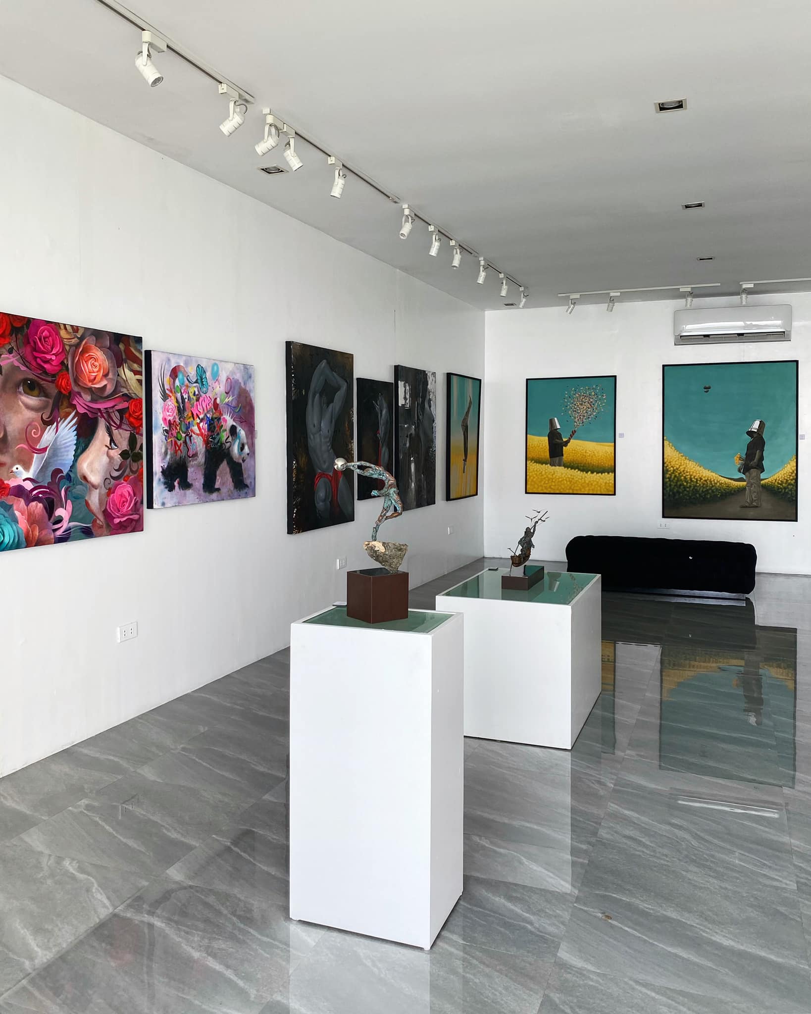 Nuzen Art Gallery