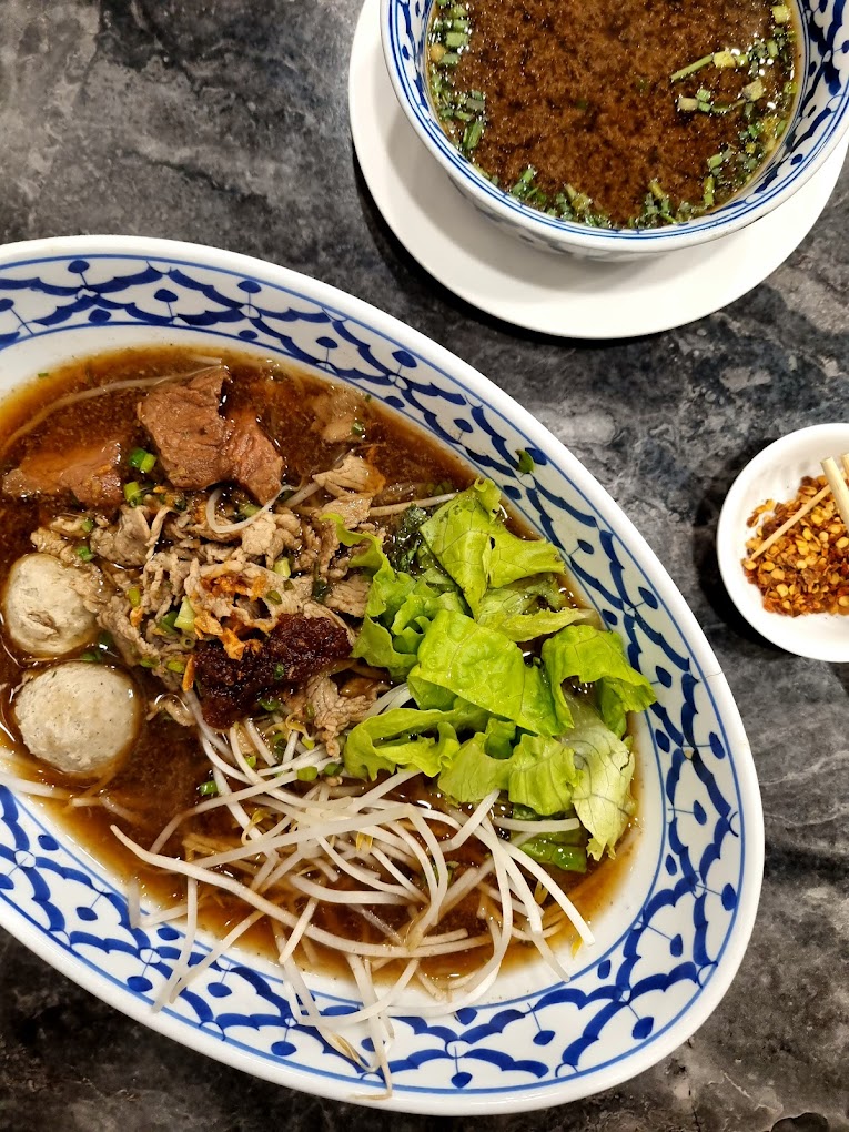 Roddeeded Philippines - beef noodle soup